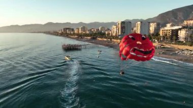 Akdeniz hava sahasında paraşütle atlayan 4 K Türkiye Alanya