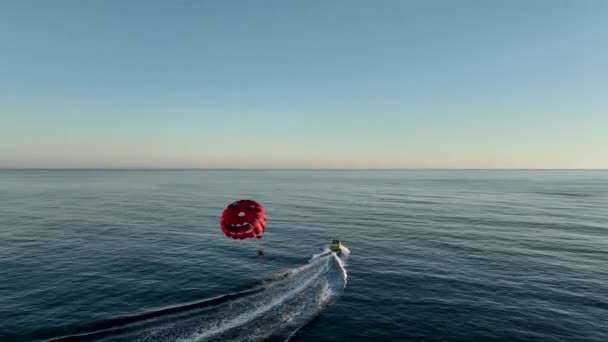 Parasailing Sobre Mar Vista Aérea Turquia Alanya — Vídeo de Stock