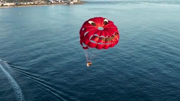 Parasailing Sobre Mar Vista Aérea Turquia Alanya — Vídeo de Stock