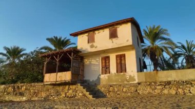 Akdeniz kıyısındaki güzel eski ev Türkiye Alanya 4 bin