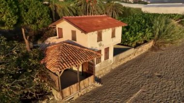 Akdeniz kıyısındaki güzel eski ev Türkiye Alanya 4 bin