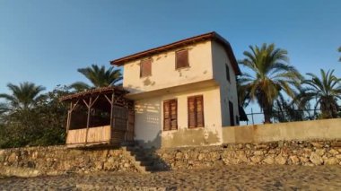 Akdeniz kıyısındaki güzel eski ev Türkiye Alanya 4 bin