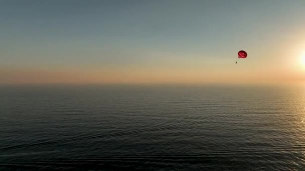 Parasailing Sobre Vista Aérea Mediterránea Turquía Alanya — Vídeo de stock