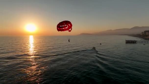 Parasailing Über Dem Meer Luftaufnahme Türkei Alanya — Stockvideo