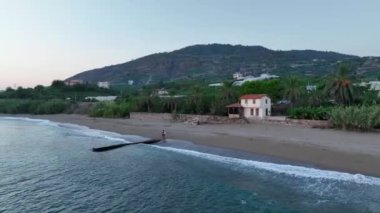 Akdeniz kıyısındaki güzel eski ev Türkiye Alanya 4 bin