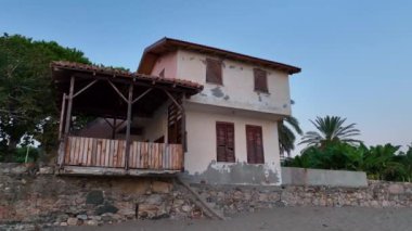 Akdeniz kıyısındaki güzel eski ev Türkiye Alanya 4 bin