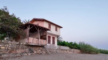 Akdeniz kıyısındaki güzel eski ev Türkiye Alanya 4 bin