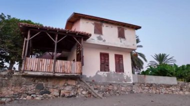 Akdeniz kıyısındaki güzel eski ev Türkiye Alanya 4 bin