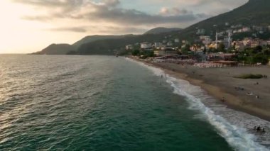Akşamları kumsalın dokusu Türkiye 'de Alanya.