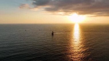 Türkiye Alanya güzel sulu gün batımı denizin üzerinde
