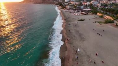 Türkiye Alanya güzel sulu gün batımı denizin üzerinde