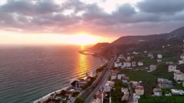 Türkiye Alanya güzel sulu gün batımı denizin üzerinde
