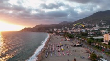 Türkiye Alanya güzel sulu gün batımı denizin üzerinde