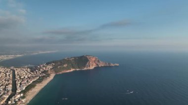 Türkiye 'nin deniz kıyısındaki şehir panoraması Alanya 4 bin