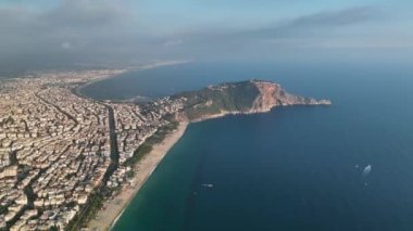 Türkiye 'nin deniz kıyısındaki şehir panoraması Alanya 4 bin