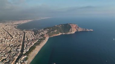 Türkiye 'nin deniz kıyısındaki şehir panoraması Alanya 4 bin