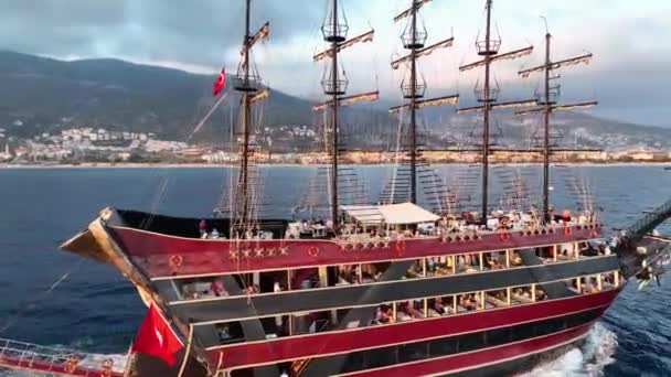 Viagem Marítima Grande Iate Pirata Mar Vista Aérea Turquia Alanya — Vídeo de Stock