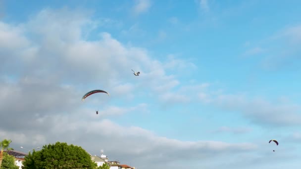 Epische Paragliding Aan Middellandse Zee Als Mensen Daar Kon Horen — Stockvideo