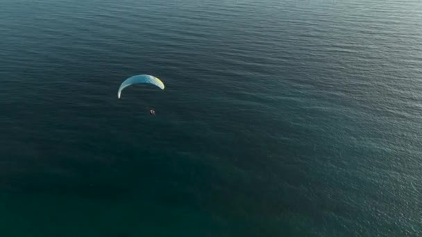 Epische Paragliding Aan Middellandse Zee Als Mensen Daar Kon Horen — Stockvideo