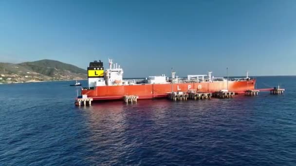ガスタンカーは海上に停泊している — ストック動画
