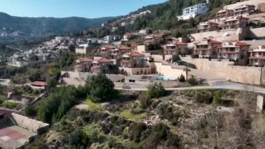 Dağlarda villa kompleksi