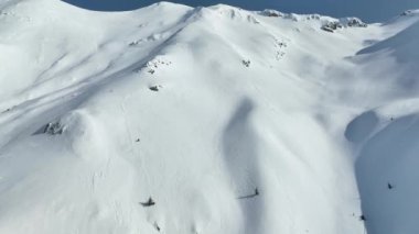 Kış manzara yüksek dağlarda