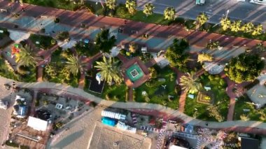 Rıhtımdaki yeşil park