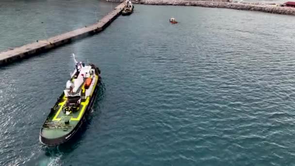 Hajó Kihajózik Kikötőből — Stock videók