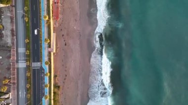 Traffic on the beach