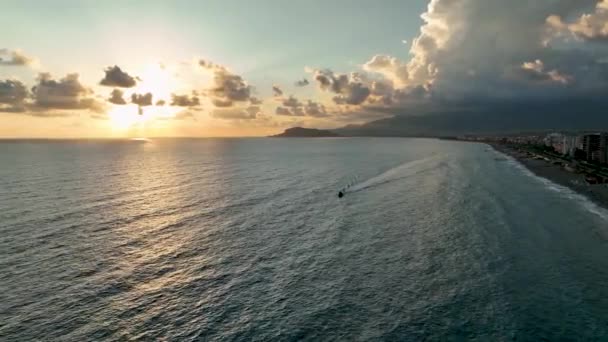 Beau Coucher Soleil Nuageux Sur Mer — Video
