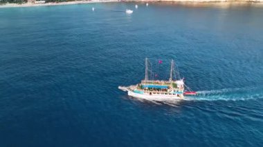 4 K Türkiye Aanya liman manzaralı Korsanlar yatından çağrı.