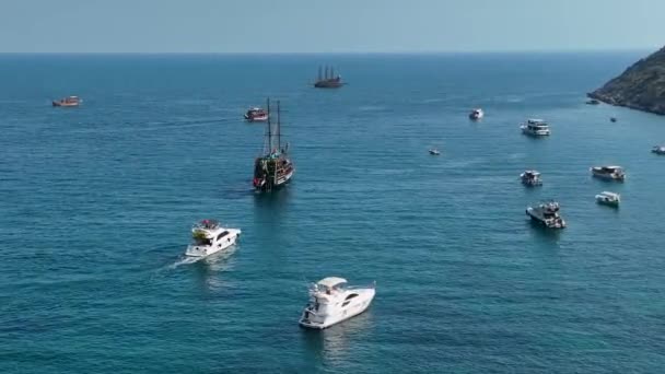 Jachtok Kikötőben — Stock videók