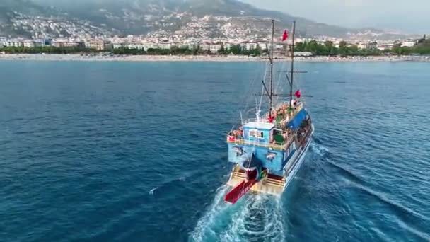 海盗游艇停靠港口航景4 K土耳其阿亚 — 图库视频影像