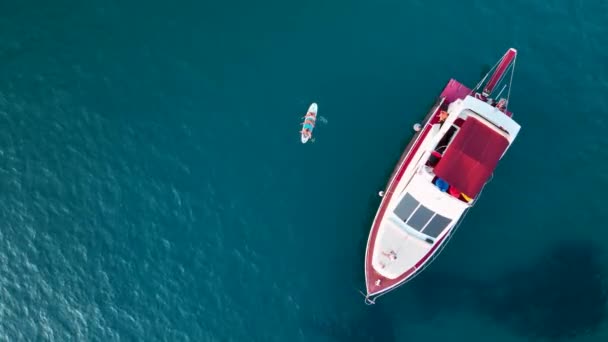 Duży Jacht Stoi Morzu — Wideo stockowe