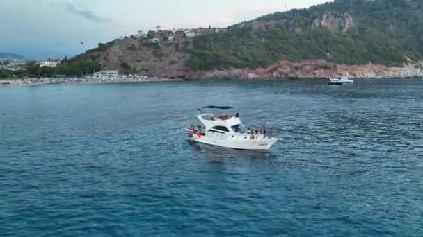 Grand Yacht Dresse Mer — Video