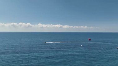 Parasailing hava görüntüsü 4 K Türkiye Alanya.