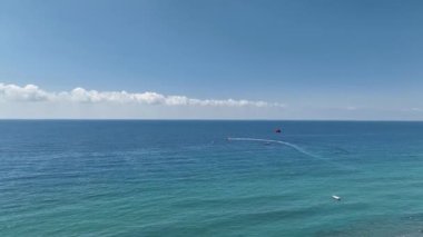 Parasailing hava görüntüsü 4 K Türkiye Alanya.