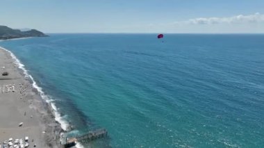 Parasailing hava görüntüsü 4 K Türkiye Alanya.