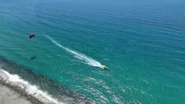 Parasailing hava görüntüsü 4 K Türkiye Alanya.