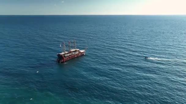 Türkiye Aanya Liman Manzaralı Korsanlar Yatından Çağrı — Stok video