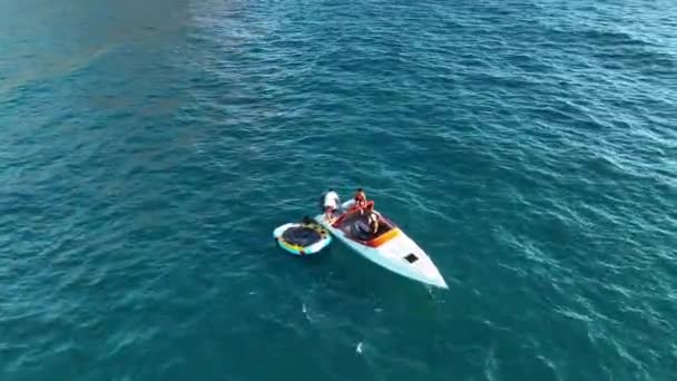 Спортивний Човен Вітрила Швидко Морі — стокове відео