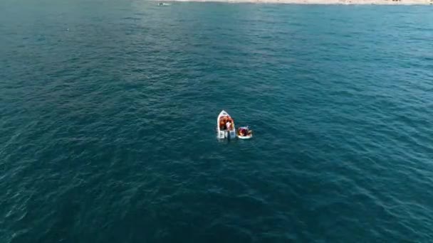 Barco Esportivo Navega Rápido Mar — Vídeo de Stock