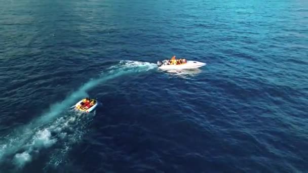Barca Sportiva Naviga Veloce Sul Mare — Video Stock