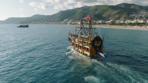 Yate Piratas Llama Puerto Vista Aérea Turquía Aanya — Vídeos de Stock