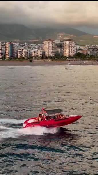 Barco Esportivo Navega Rápido Mar — Vídeo de Stock