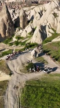 Kapadokya 'da ata binmek
