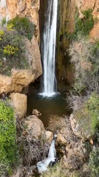 Cachoeira Nas Montanhas — Vídeo de Stock