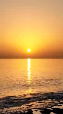 Deniz rengi gün batımında