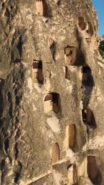 İnanılmaz bir manzara. Kapadokya Türkiye 'nin popüler bir turizm beldesi.