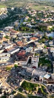 İnanılmaz bir manzara. Kapadokya Türkiye 'nin popüler bir turizm beldesi.